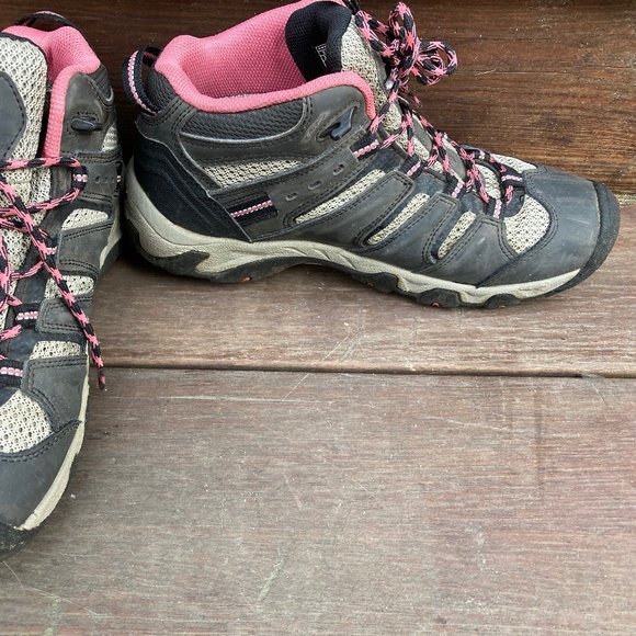 Keen Hiking boots. Size 8 (7.5) - Picture 2 of 4